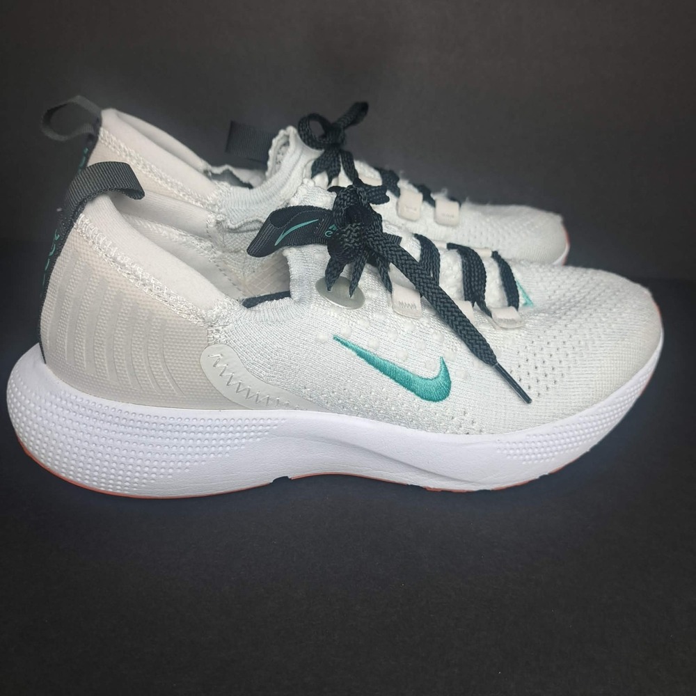 Nike Escape Run Flyknit Womens Running Shoes Platinum Tint DC4269 004 Size 8